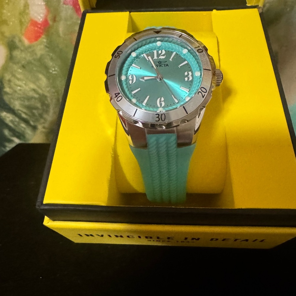 Invicta Yellow Watch Box - Picture 5 of 6